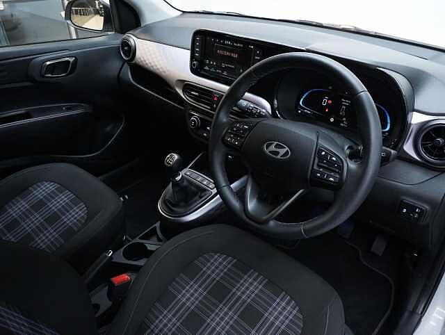Hyundai i10 1.0 Premium Hatchback 5dr Petrol Manual Euro 6 (s/s) (63 ps)