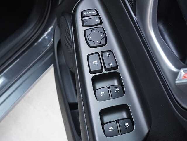 Hyundai KONA 64kWh Premium SUV 5dr Electric Auto (10.5kW Charger) (204 ps)