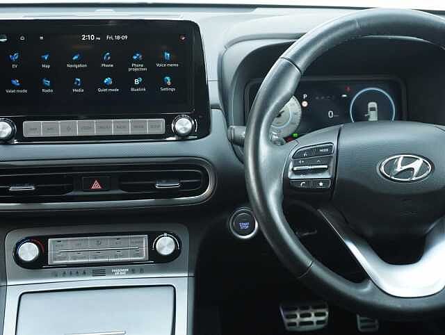 Hyundai KONA 64kWh Premium SUV 5dr Electric Auto (10.5kW Charger) (204 ps)